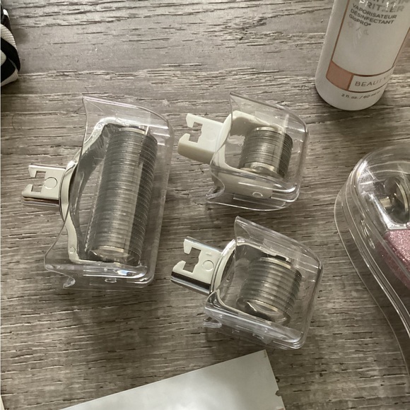 BeautyBio GloPRO Facial Microneedling Tool w Face Eye Body Attachments - Picture 3 of 6